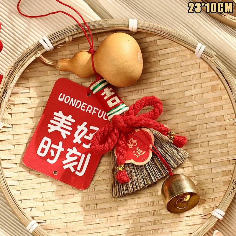 décoration murale traditionnelle rouge doré artisanale pompons chinois festive printemps cloches