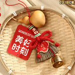 décoration murale traditionnelle rouge doré artisanale pompons chinois festive printemps cloches
