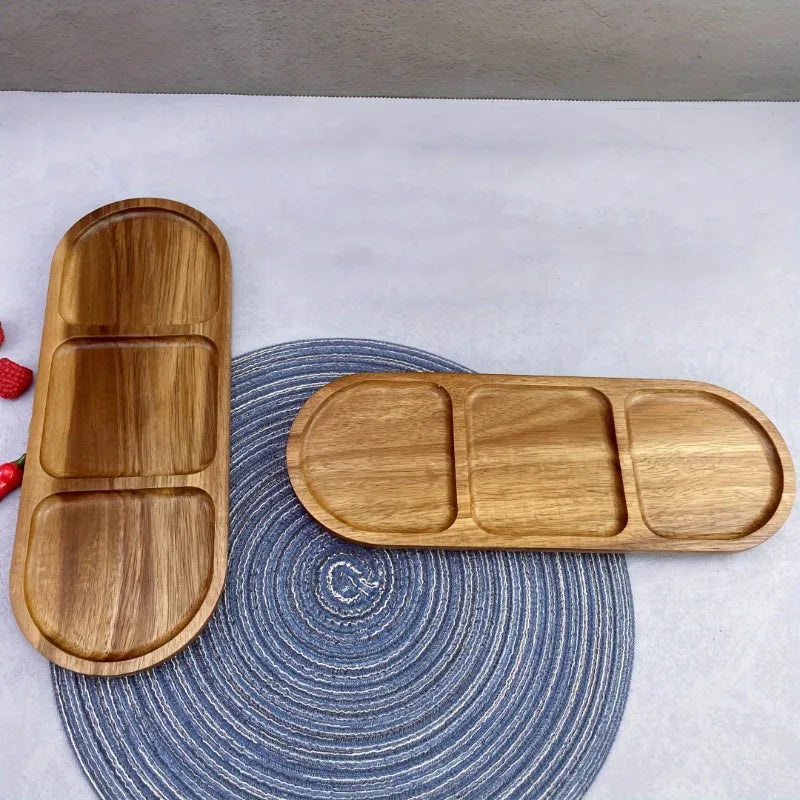 assiettes compartimentees bois naturel grain moderne service ordonne fourchettes dorées table petit dejeuner sophistication