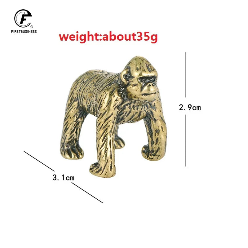 Statue de gorille sur un bureau moderne en décoration