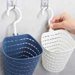 paniers suspendus perforés bleu blanc modernes crochets rangement salle bain cuisine
