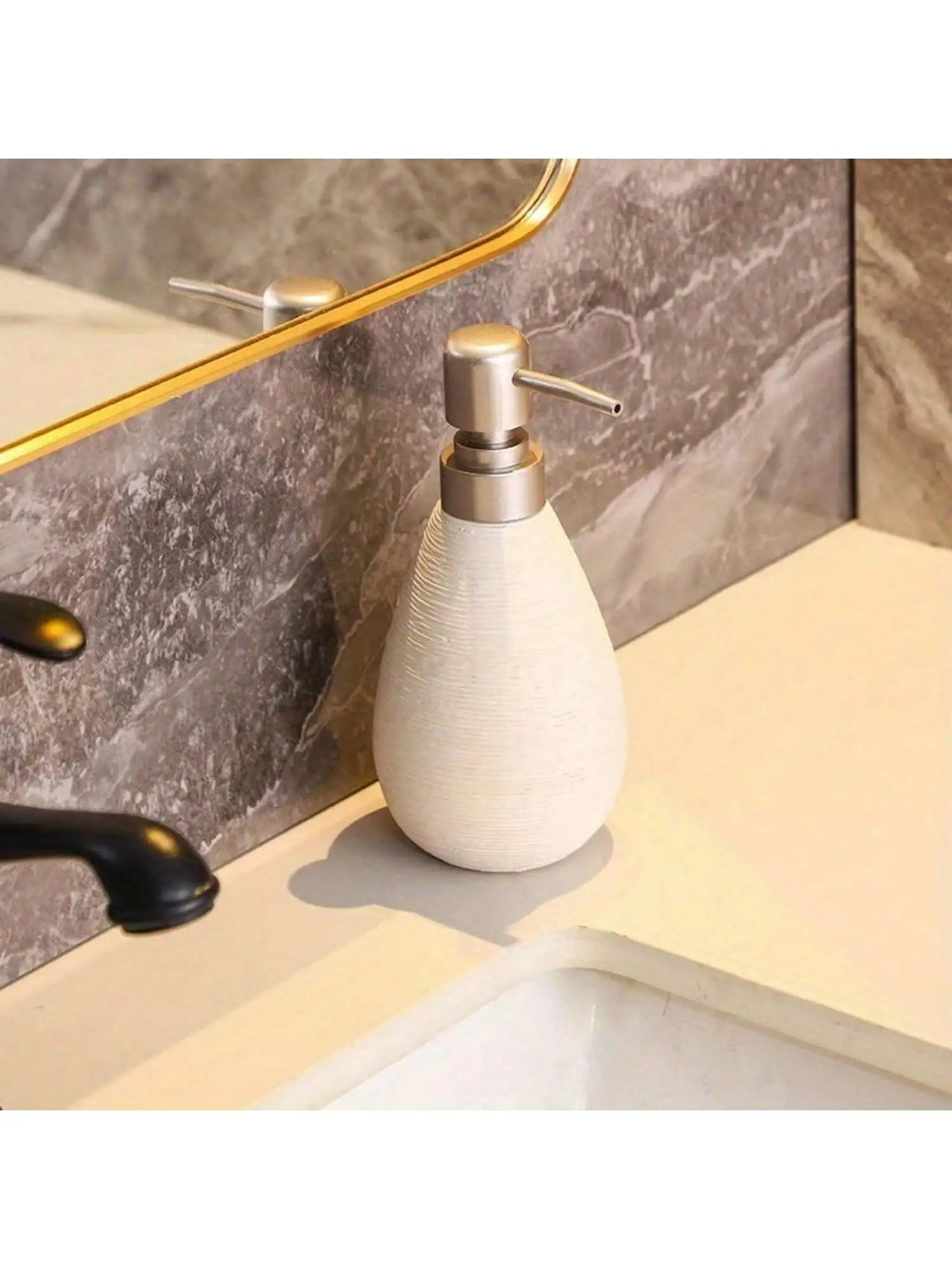 distributeur savon liquide mousse gris métallisé beige moderne élégant texture tissée marron clair foncé