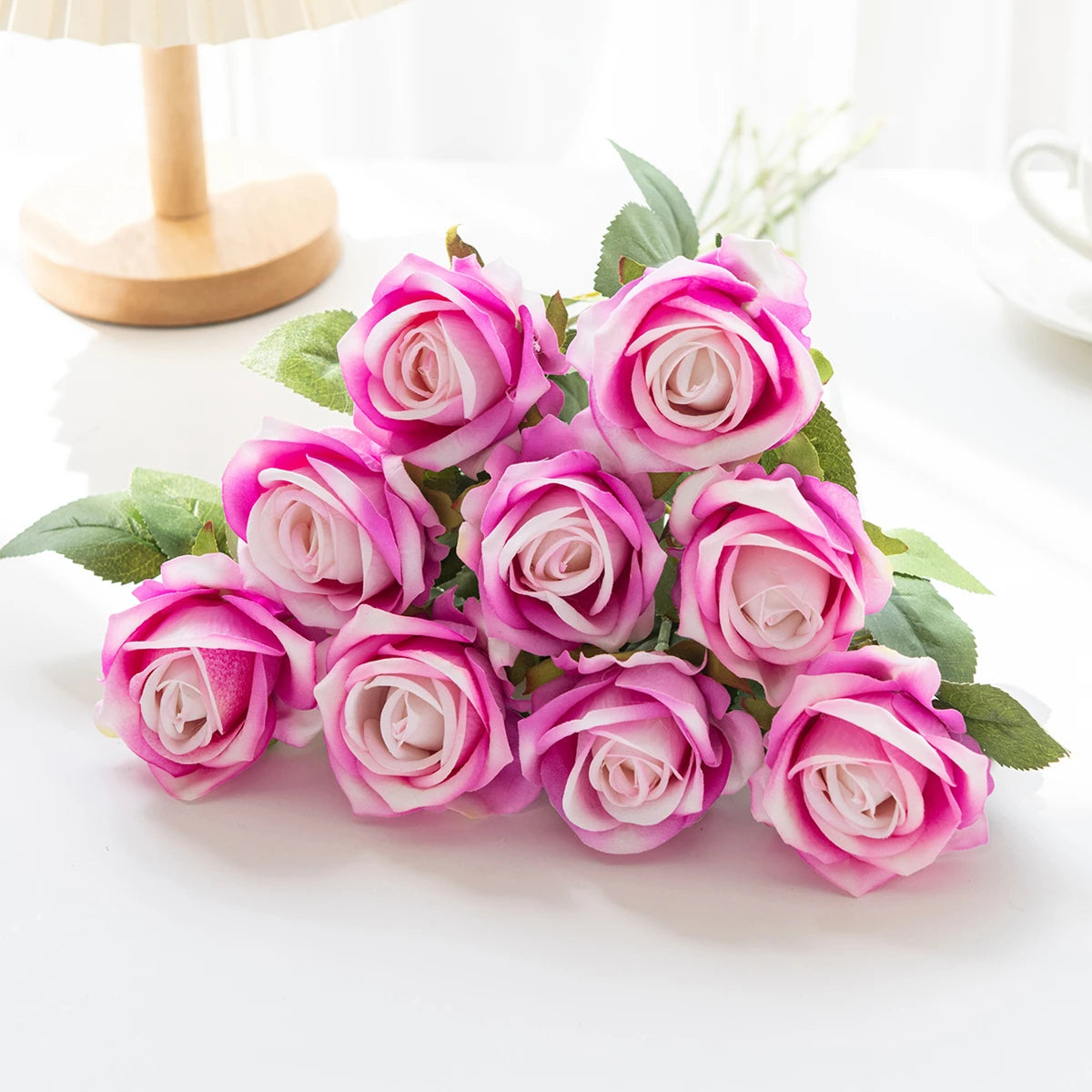 bouquet roses artificielles classiques blanc rouge violet intérieur mariage décoration anniversaire baby shower