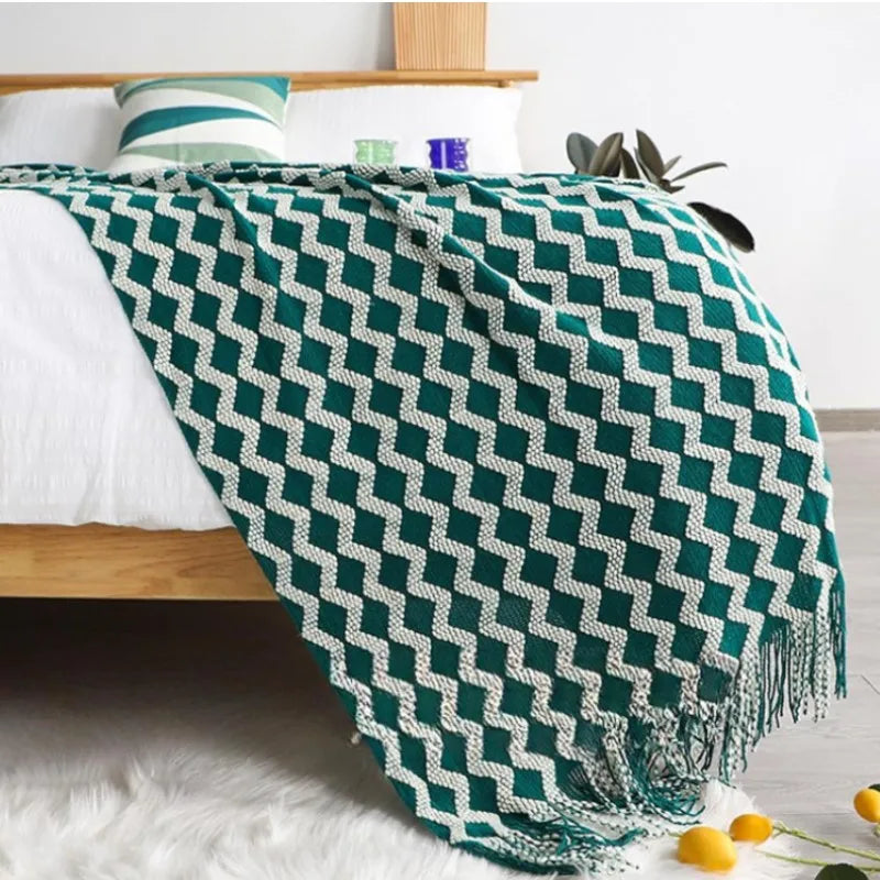 couverture tricotée vert foncé motif zigzag pompons canapé lit décoration intérieure moderne large