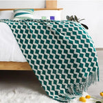 couverture tricotée vert foncé motif zigzag pompons canapé lit décoration intérieure moderne large