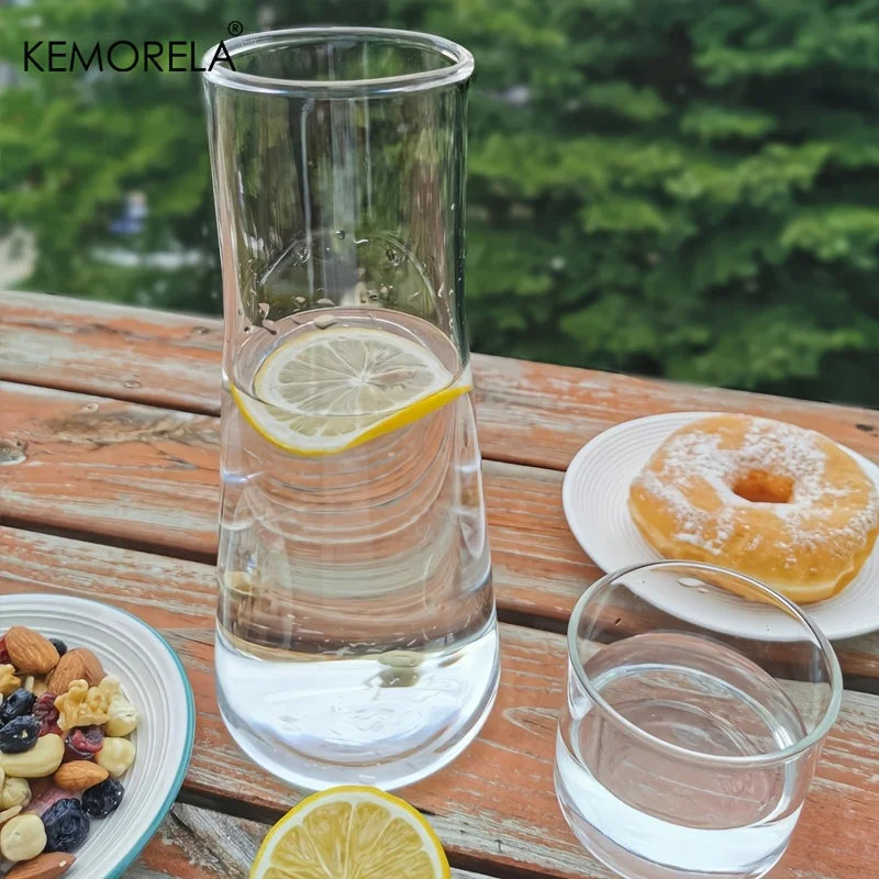 carafe verre transparent moderne verre boisson limonade citron assiette gâteau dessert minimaliste rechargeable
