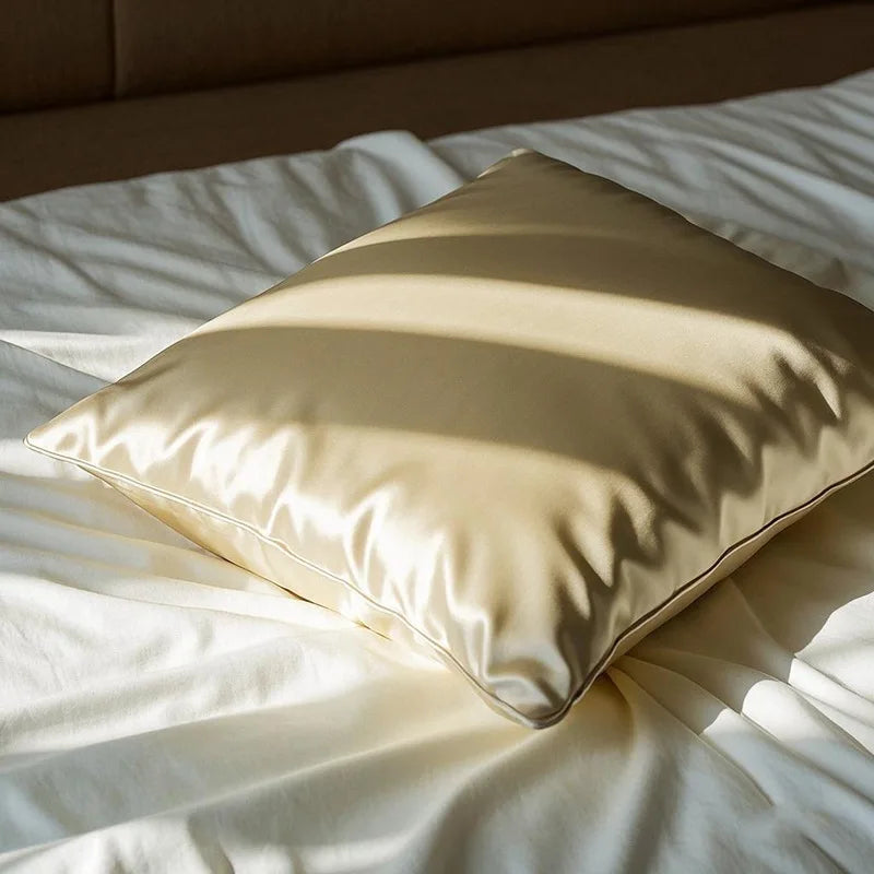 housse coussin satin polyester moderne beige uni lit 45x45 65x65 80x80 fixations invisibles
