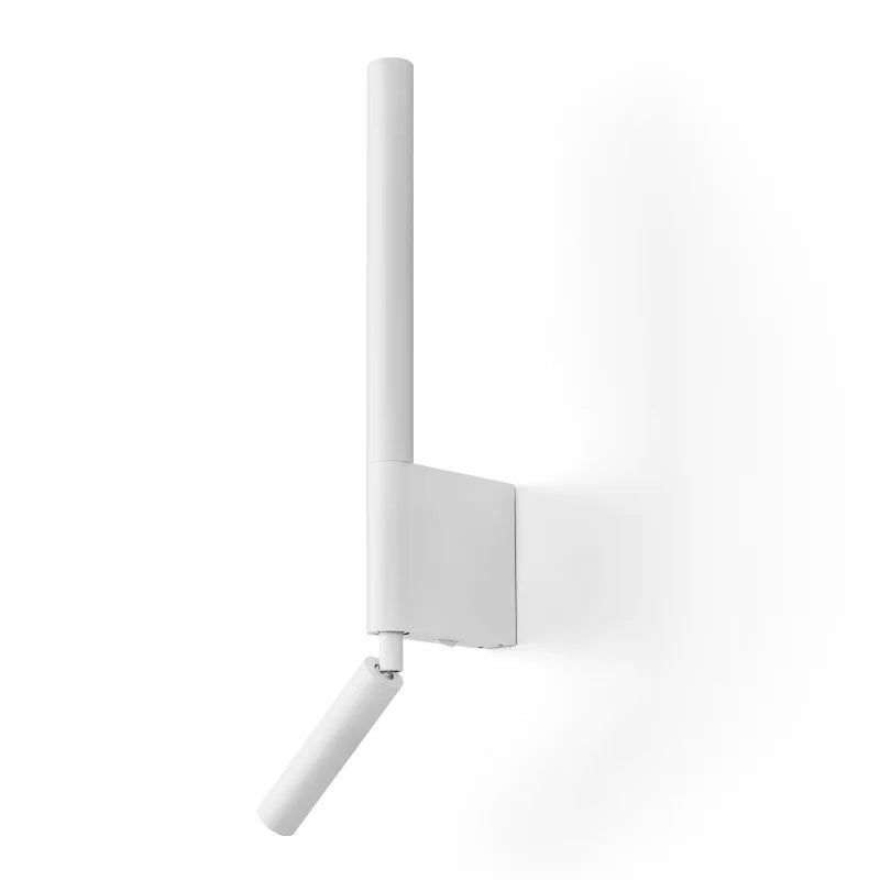 Lampe de chevet noire installée dans un salon moderne avec canapé