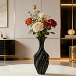 vase decoratif moderne blanc noir rouge motifs ondules plisses aspect satiné sculpture maison arrangement