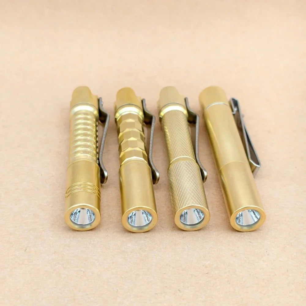 lampe torche or cuivre texturée clip intégrée éclairage moderne 12h autonomie 350 lumens rechargeable