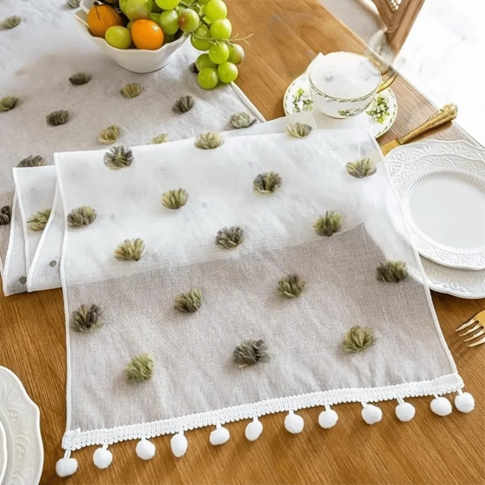 table cuisine nappe rose blanche rouge pompons décorative rustique imperméable machine festive noël pâques