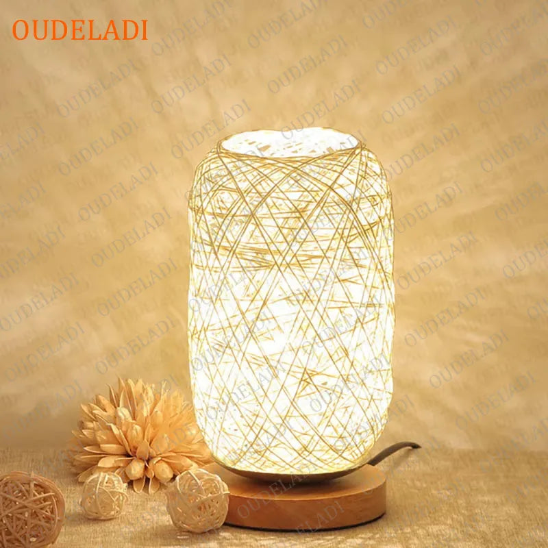 Détail de l'abat-jour en corde tressée de la lampe de chevet