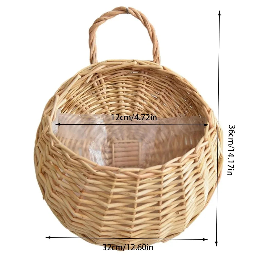 panier osier tressé marron clair traditionnel suspendu maison décoration fleurs pots jardin