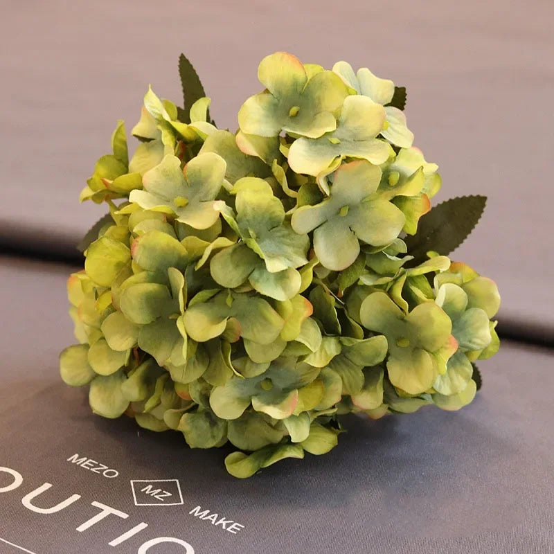 décoration mariage bouquet fleurs artificielles soie vertes blanches intérieur rustique naturel