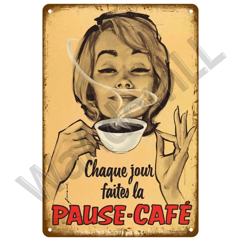 Plaque murale vintage dans une cuisine avec éclairage chaleureux