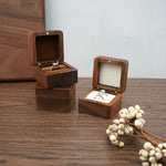 boîte bijoux bois marron classique dorés coussin blanc bague mariage packaging cadeau