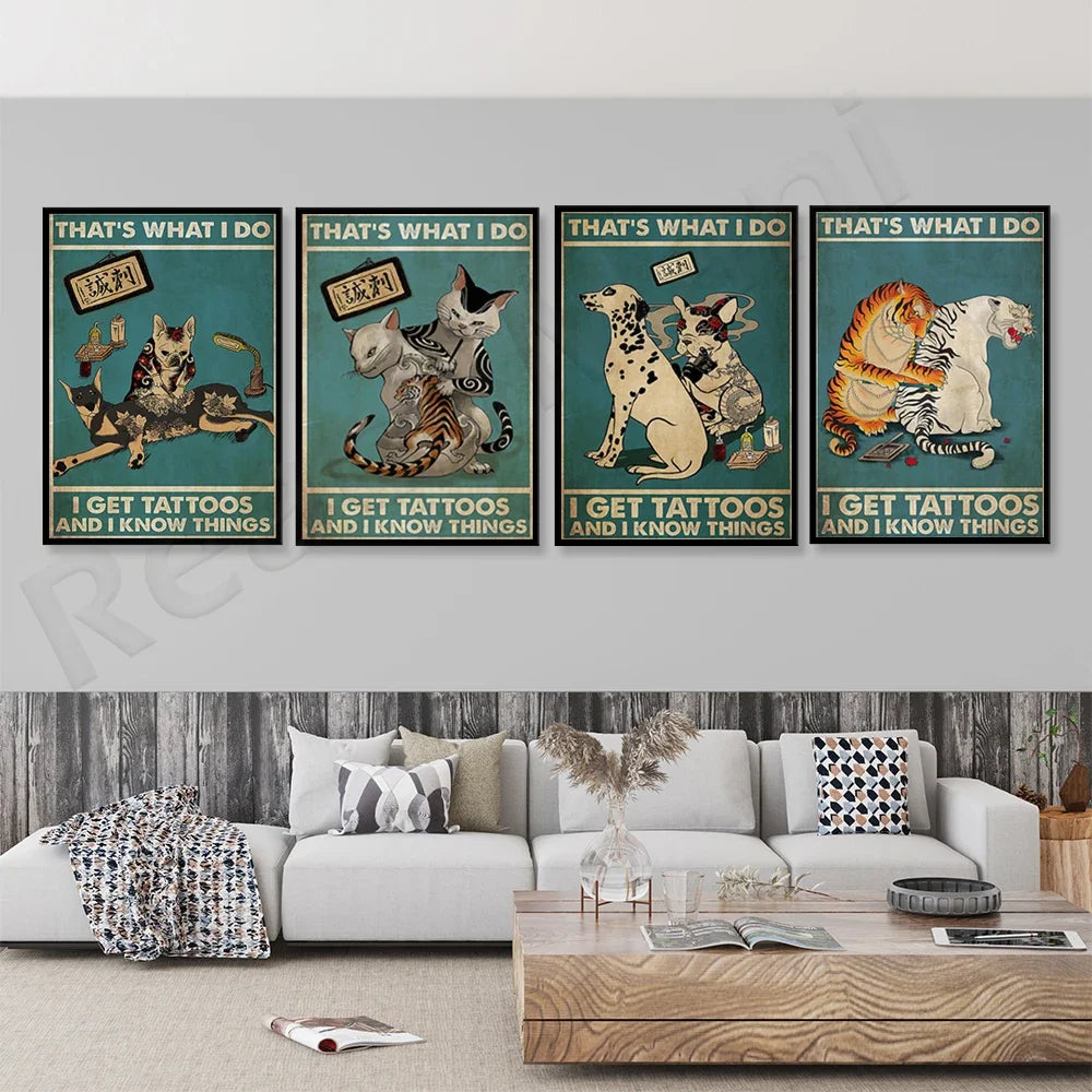 Des affiches vintages avec différents animaux tatoués illustrant le slogan "C'est ce que je fais, je me fais tatouer et j'en apprends davantage".