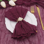 serviettes polyester pliées moderne bleu clair rose vert beige ondulées annuaire métallique usage maison