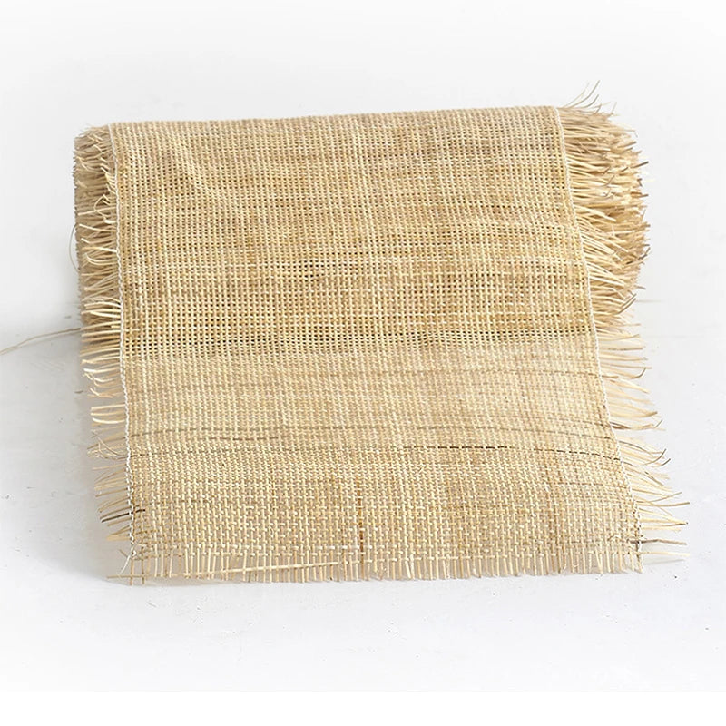 Tête de lit bohème réalisée avec toile de rotin
