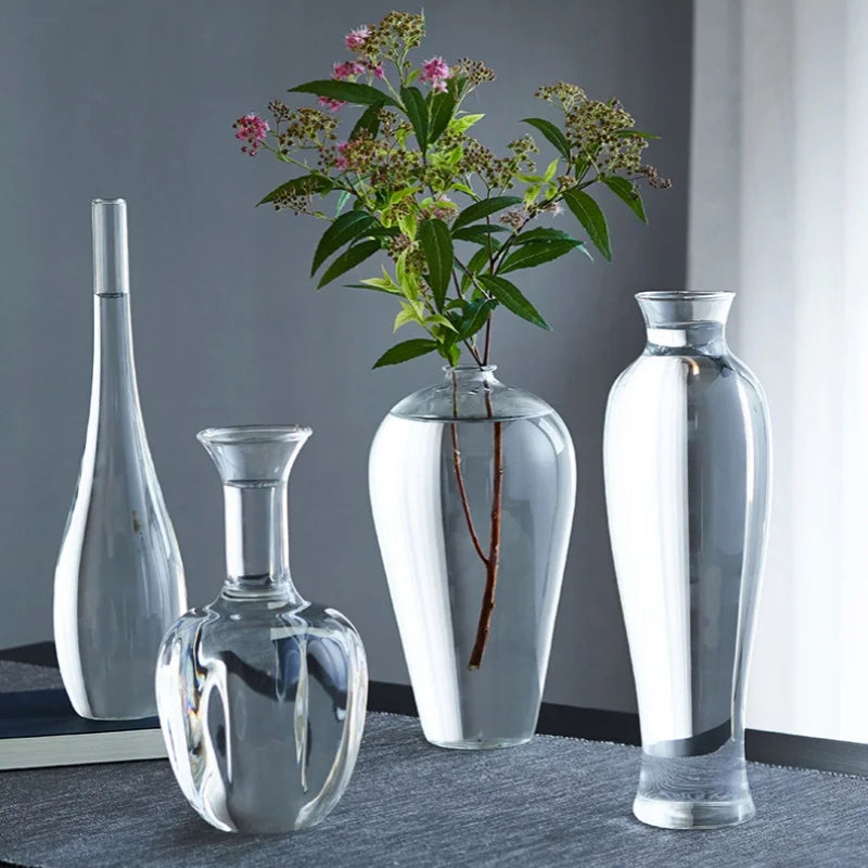 vases verre transparent modernes élégants branches feuilles roses arrangements floraux table maison mariage