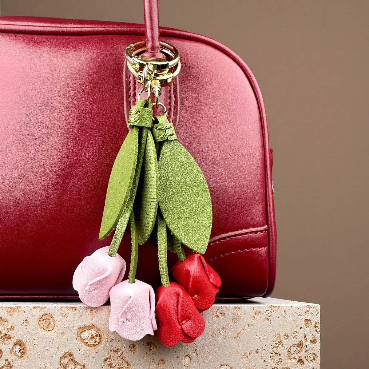 porte clés décoration florale tulipes feuilles vert jaune rose rouge bleu gris violet anneaux