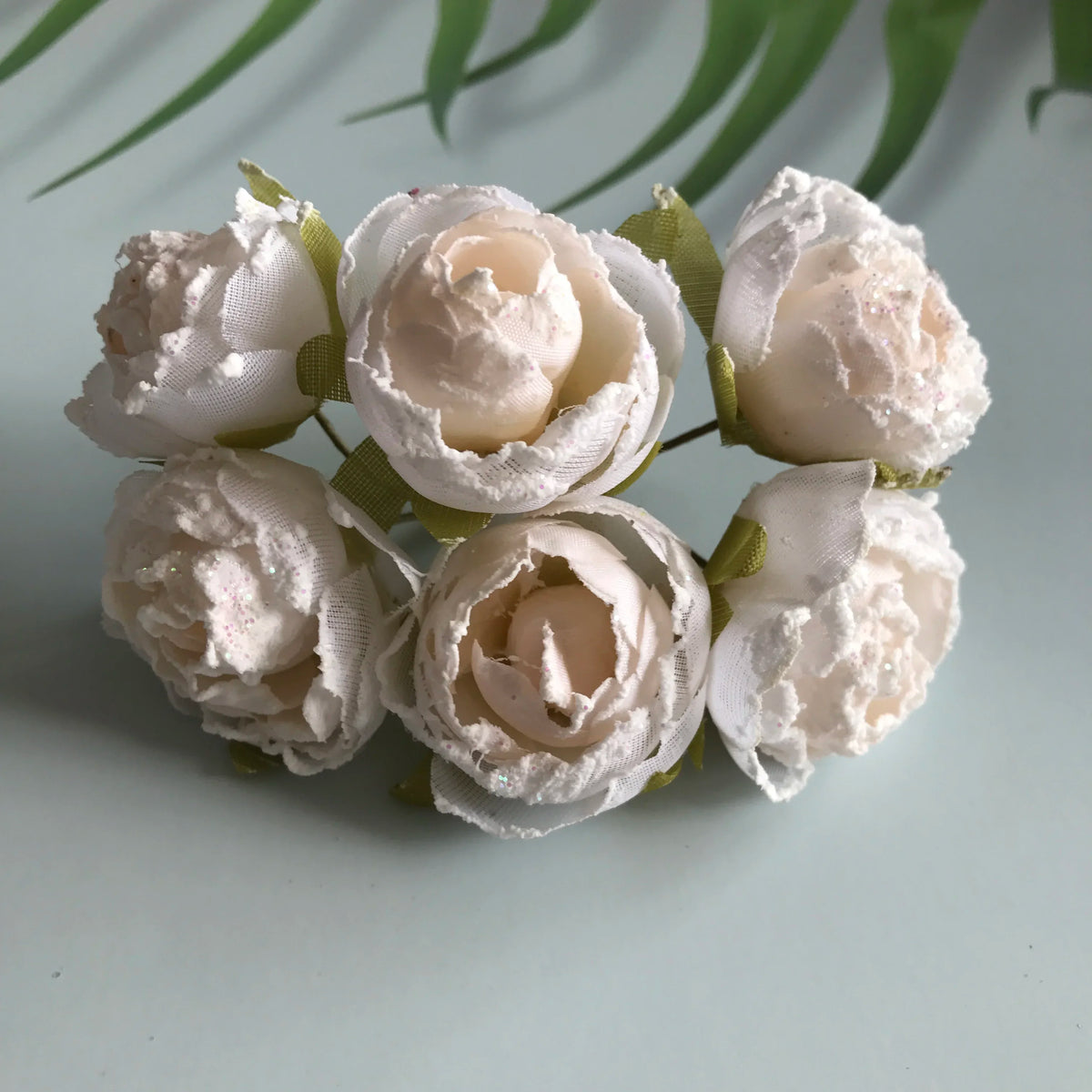 bouquet fleurs artificielles roses blanches bleues marrons rouges mariage anniversaire intérieur