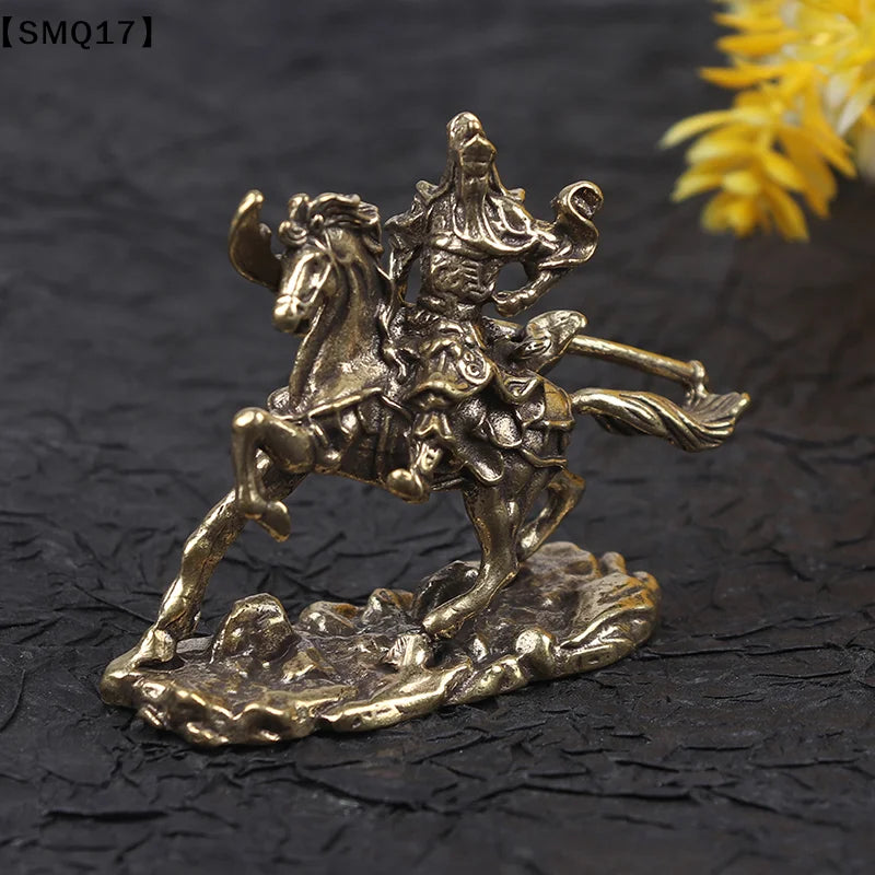 statue décorative personnage cheval doré bronze texture métal vieilli traditionnel art asiatique