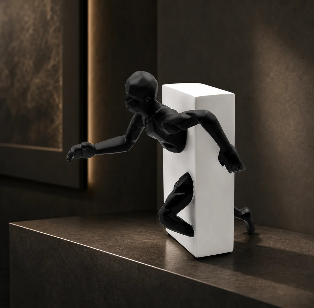 sculpture résine moderne homme mouvement noir blanc minimaliste intérieur contemporain decoration