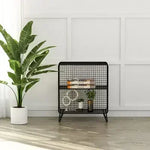 étagère moderne or gris métal maille trois niveaux livres plantes horloge lampe panier