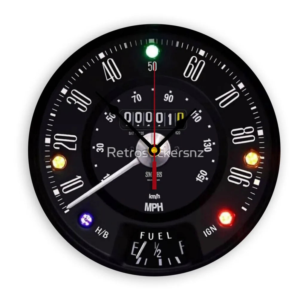 Horloge murale silencieuse style compteur de vitesse vue de face