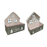 pots suspendus forme nichoir rose gris fleuri fenêtres croisillons bocage jardin decoration rustic