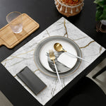 serviettes table moderne élégantes marbre blanc or bleu rose veines dorées lin respectueuses environnement
