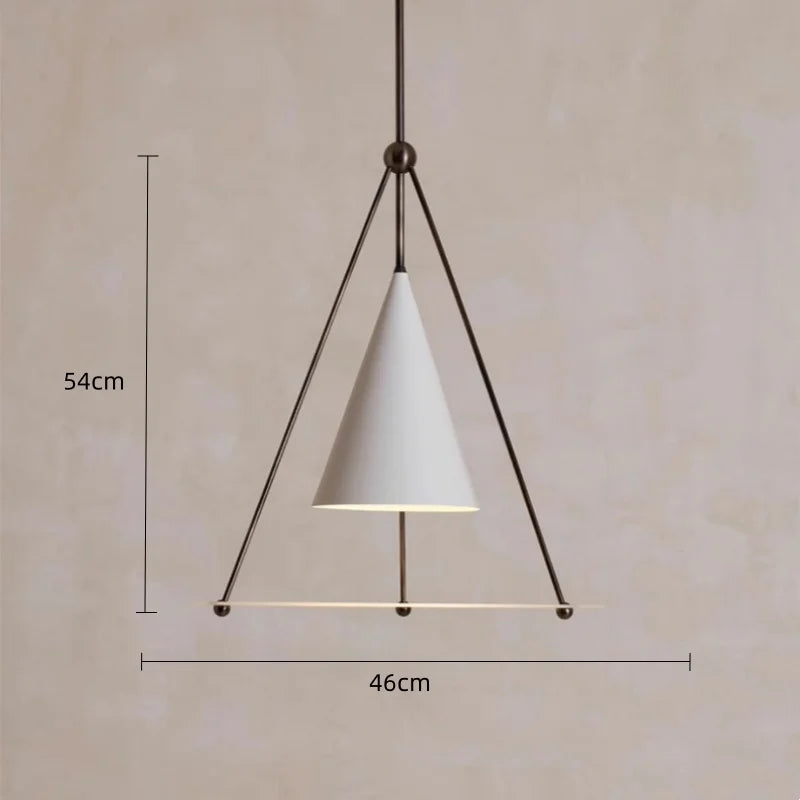 suspension lumineuse moderne conique noir blanc doré diffuseur grille opacité minimaliste chaînes métalliques
