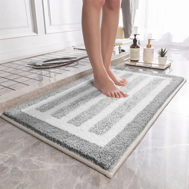 tapis bain antidérapant moderne gris clair rayures horizontales adhésif absorbant salle bain