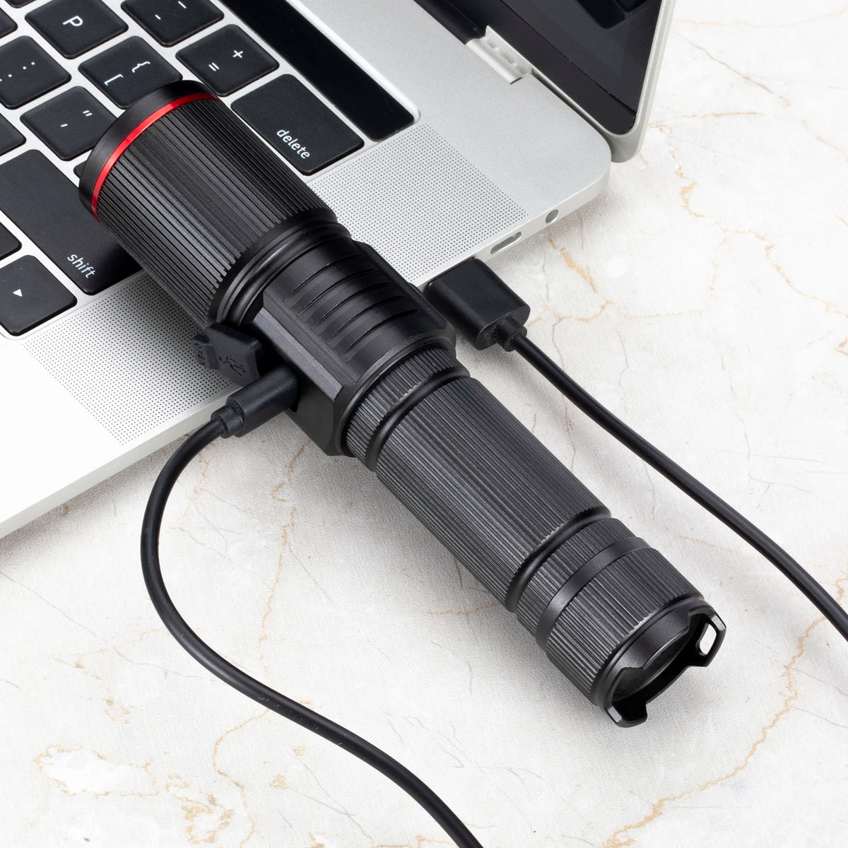 lampe torchon uv led rechargeable noire texturée moderne adhésif câble type