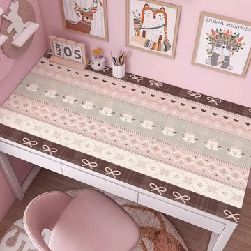 tapis rose clair motif coeur ruban cuir synthétique protection table moderne