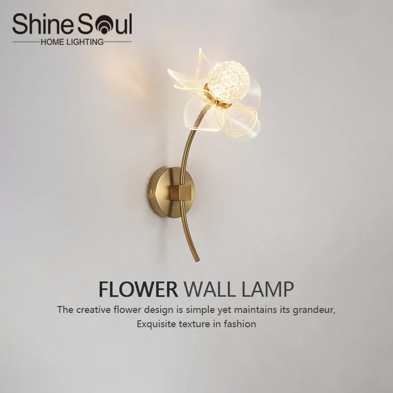 lampe murale moderne or blanc translucide fleurs stylisées élégante éclairage décoration chambre salon