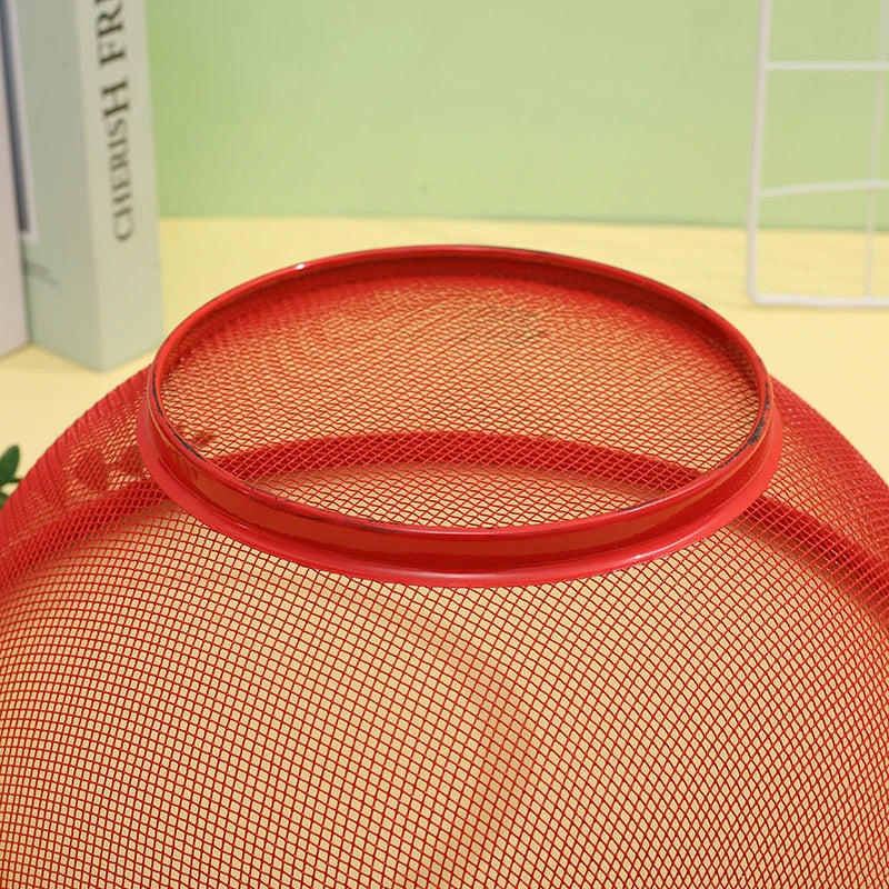 panier fruits maille rouge moderne couvercle ventilé suspension minimaliste rangement cuisine