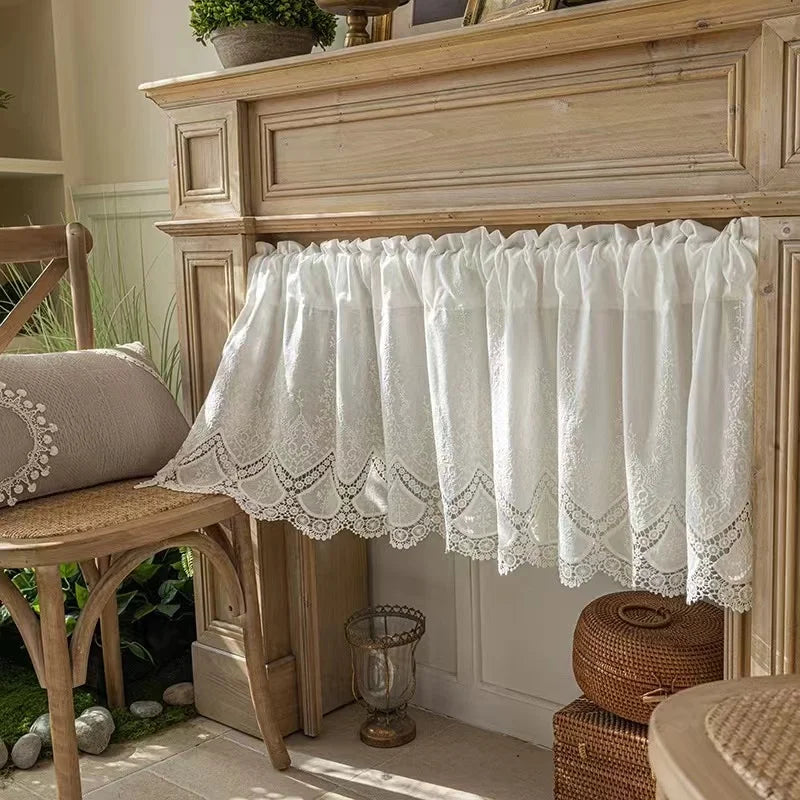 rideaux blancs dentelle motifs floraux semi transparent rustique vintage chambre salon