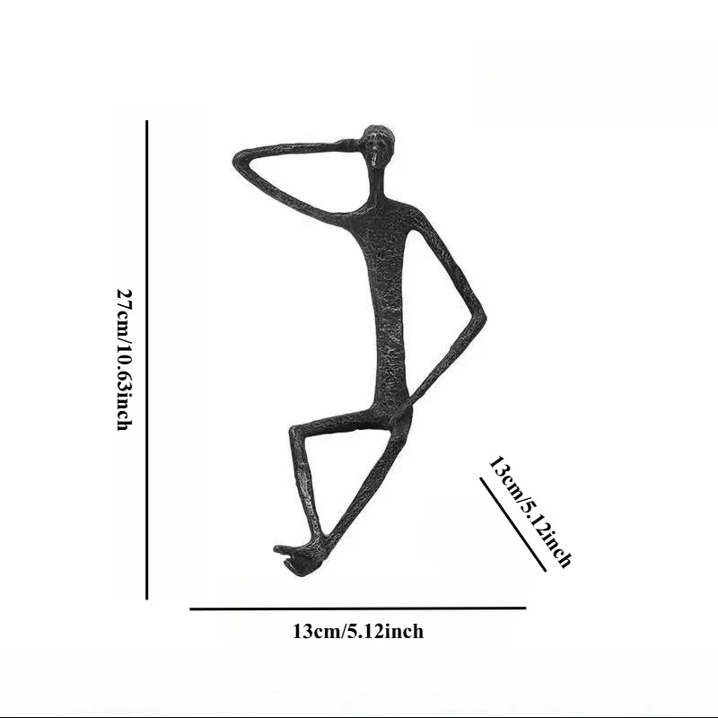 statues modernes minimalistes figures humaines assises noir texture brut forge lunettes livresintérieur