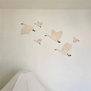 décoration murale oies bois plumes gravées bohème scandinave enfant originalité ambiance chaleureuse