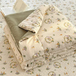 couette d'été légère enfant beige motifs fleurs feuilles coton doux décorative chambre enfant