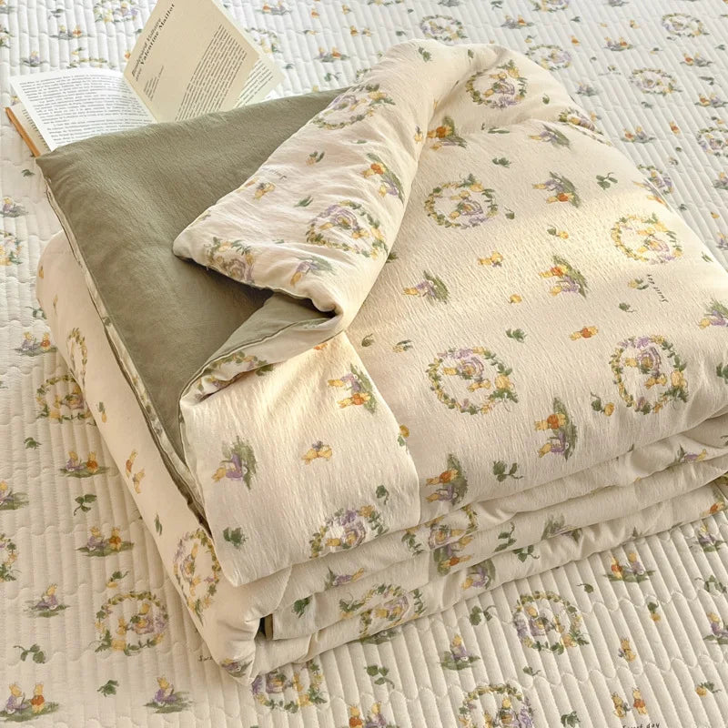 couette d'été légère enfant beige motifs fleurs feuilles coton doux décorative chambre enfant