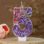 décoration anniversaire bougie forme chiffre pailletée violet rose argent tringle festive numérotée