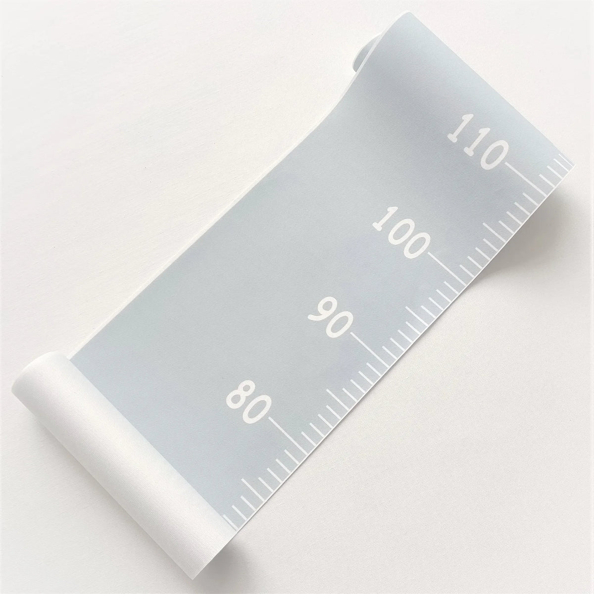 règle mesure hauteur enfant vert beige gris bleu clair minimaliste moderne crochets bois chambre