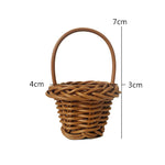 panier tressé marron clair traditionnel poignée jeu enfant imitation maison poupée accessoire nature animaux