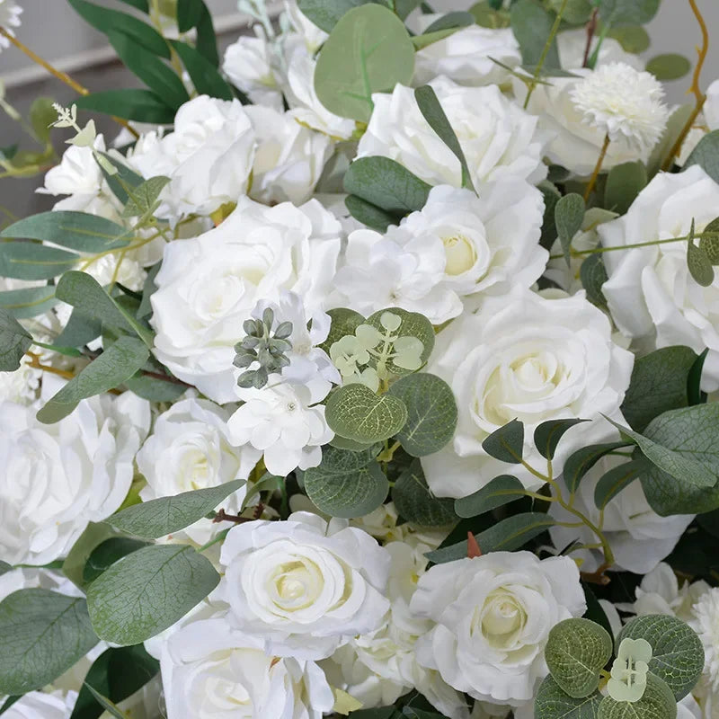 bouquet fleurs artificielles roses blanches feuilles vertes classique naturel tringles dorées blanc vertextérieur decoration