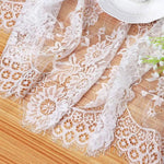 nappe dentelle blanche noire motif floral bordure frangée transparente élégante table mangerété