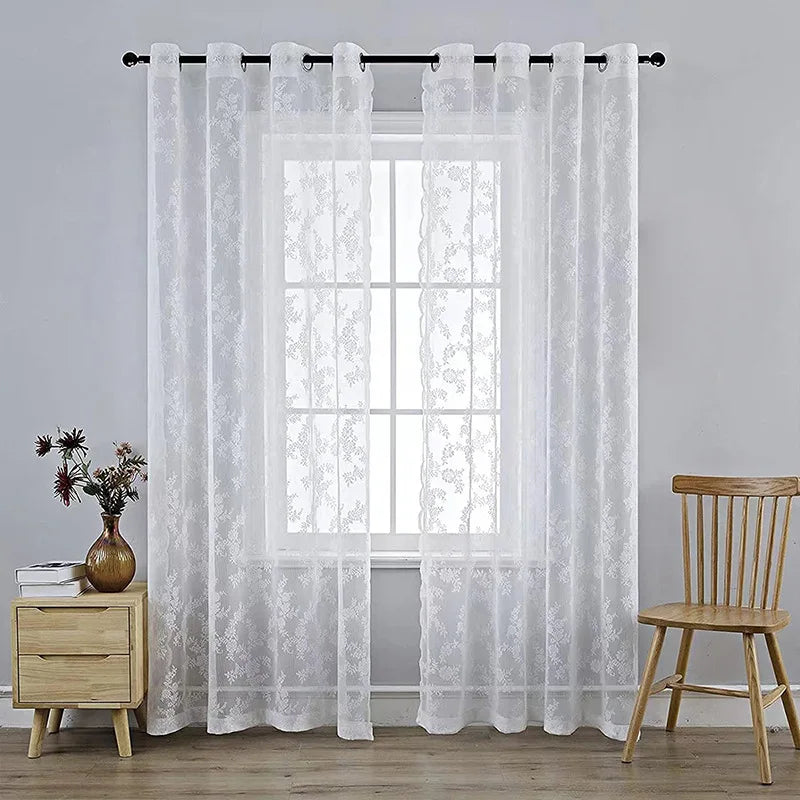 rideaux voilage floral dentelle translucide blanc vintage champêtre décoration intérieure tringle métallique noire chambre