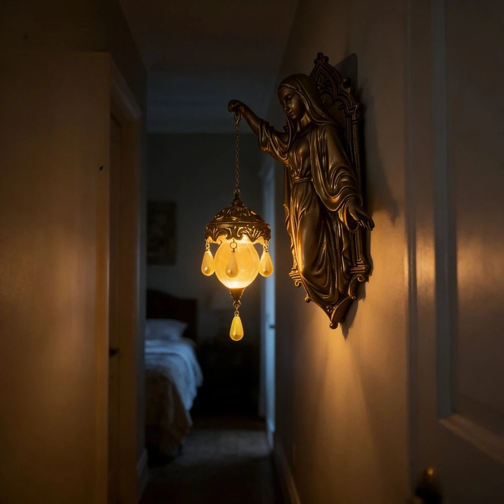 lampe murale mythologique sculptée personnages feuilles verre translucide bronze verte decorative fantastique